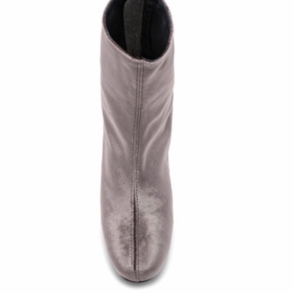 FREE PEOPLE VELVET ANKLE BOOTS - Picture 4 of 6